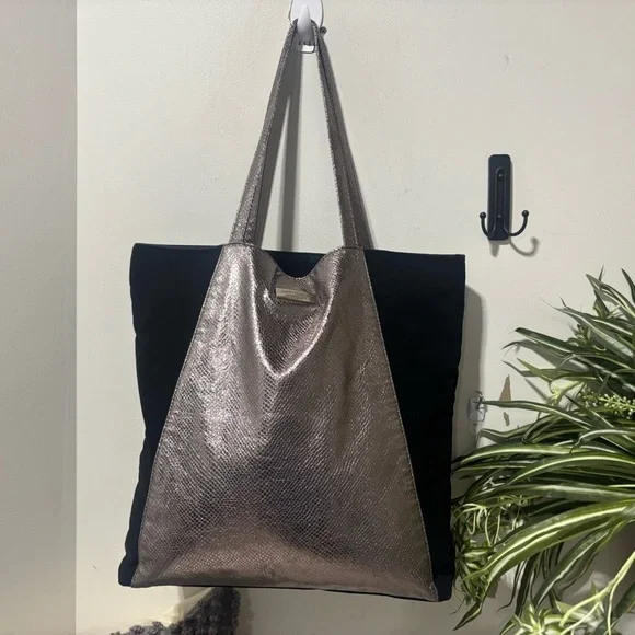 ❤️Jimmy Choo Parfum Metallic Croc Tote - Picture 3 of 8